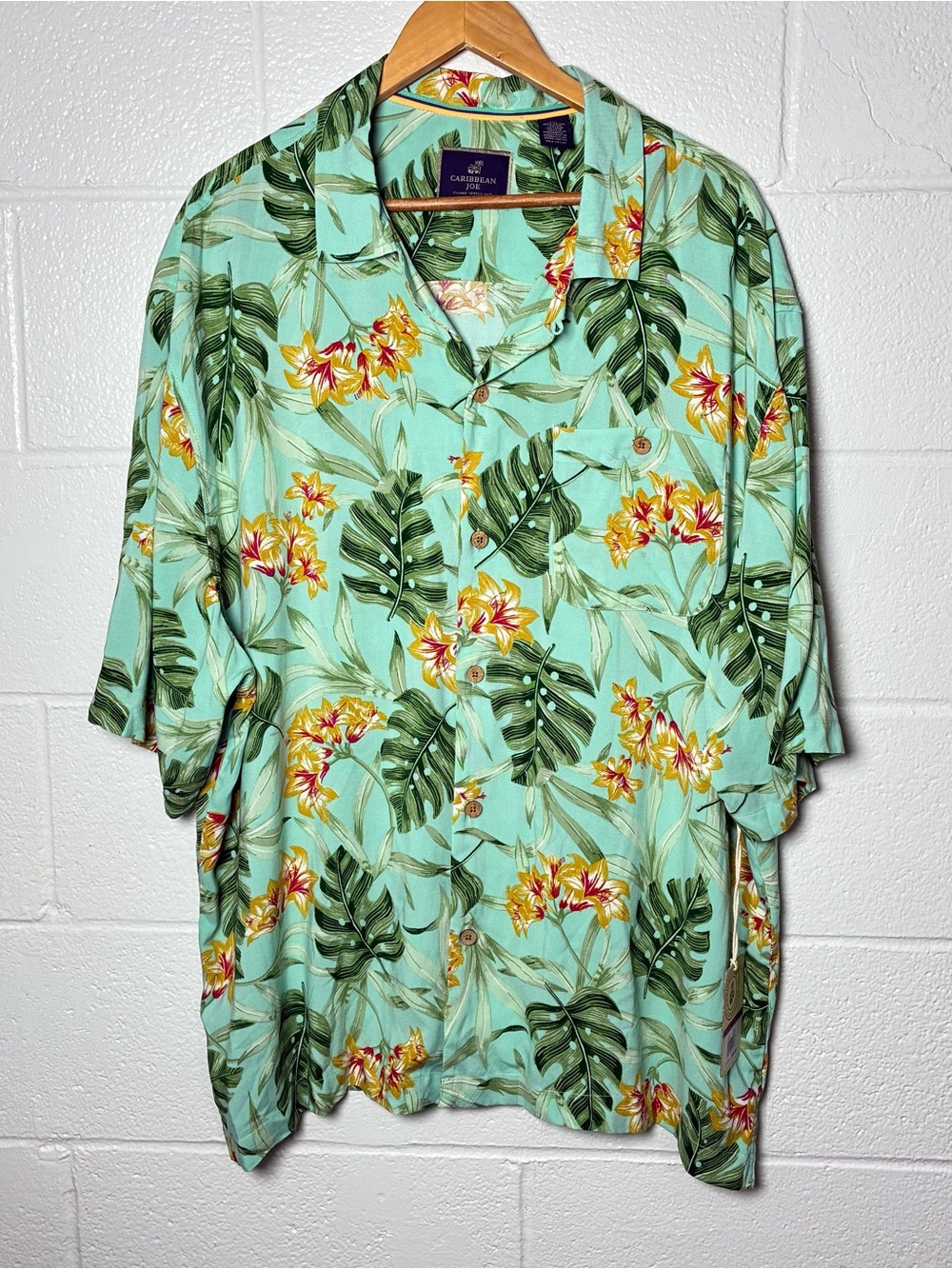 Caribbean Joe rayon Hawaiian floral button down shirt